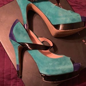 Jessica Simpson turquoise and blue pumps. Size 6b